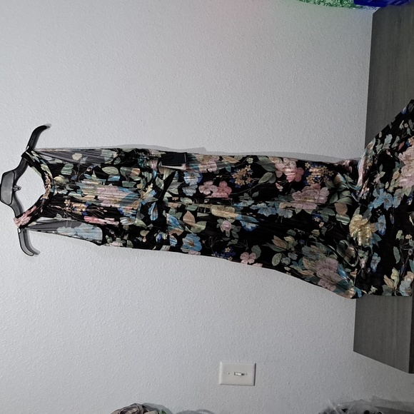 Adrianna Papell Chiffon Printed Halter Gown - Picture 5 of 12